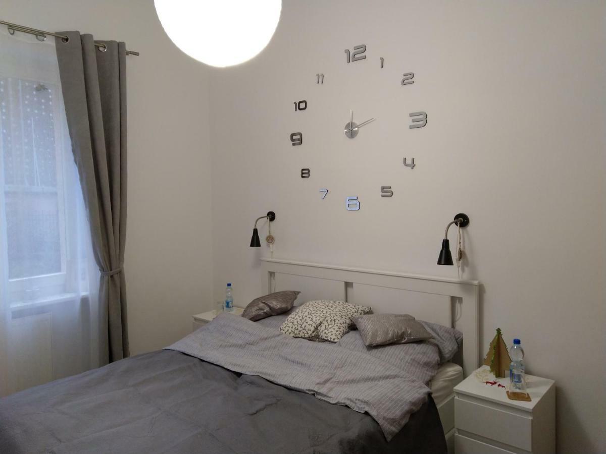 Apartament Przedzamcze Thorn Exterior foto